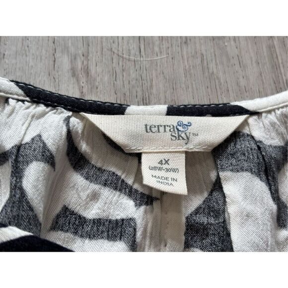 Terra & Sky plus size, black and white full blouse size 4X - Picture 7 of 13